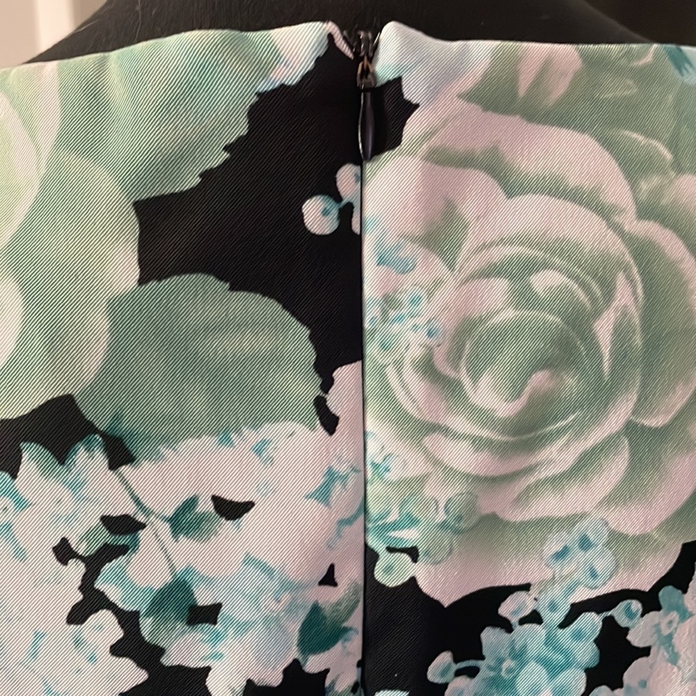 Dress Barn Green & White floral dress. - Picture 7 of 8